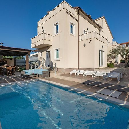 Villa Castagna Near The Sea With Private Pool And Sauna Premantura Exteriör bild