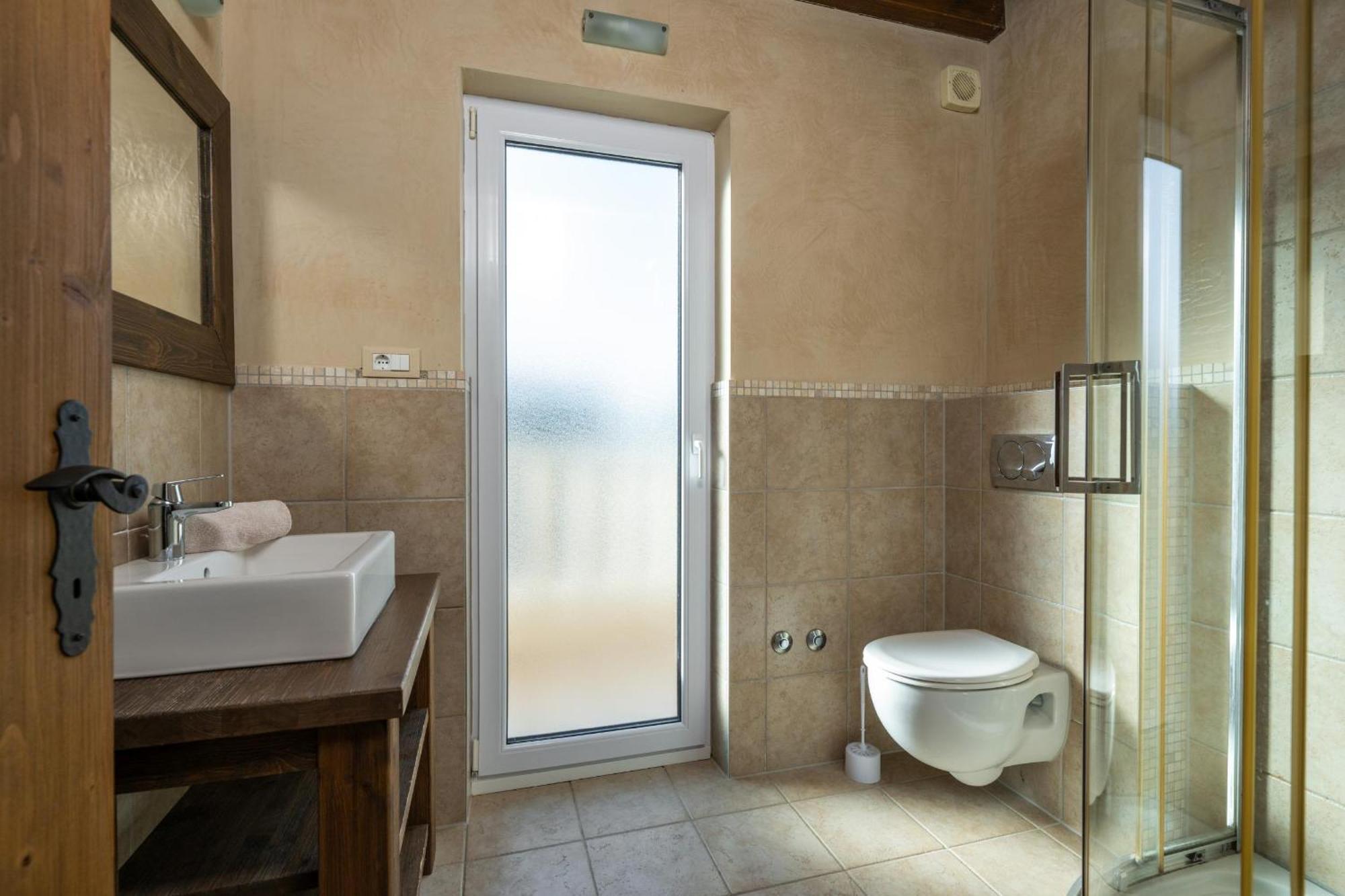 Villa Castagna Near The Sea With Private Pool And Sauna Premantura Exteriör bild