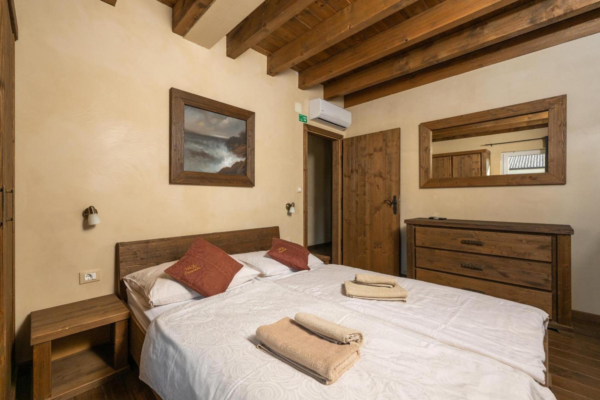 Villa Castagna Near The Sea With Private Pool And Sauna Premantura Exteriör bild