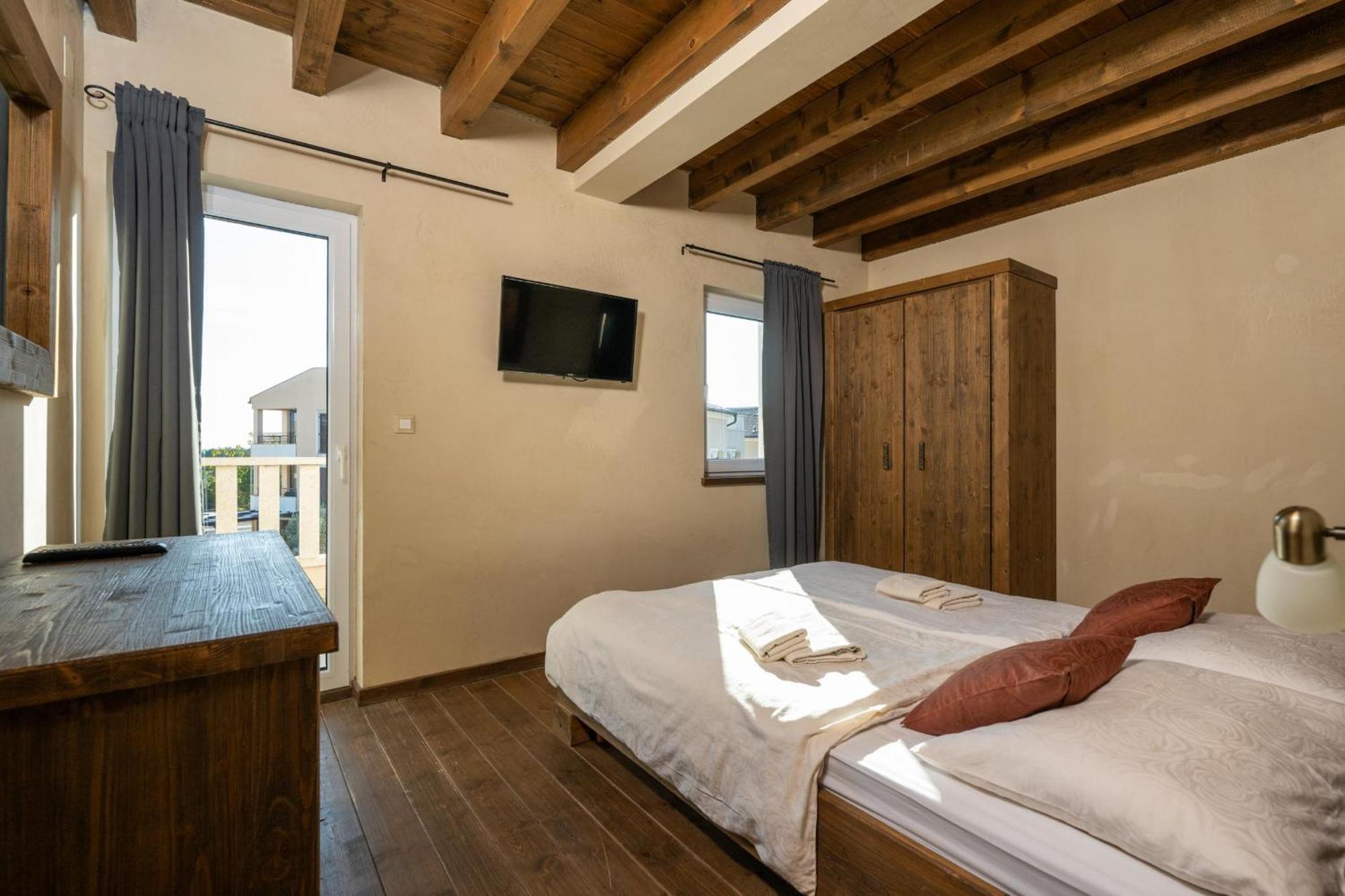 Villa Castagna Near The Sea With Private Pool And Sauna Premantura Exteriör bild