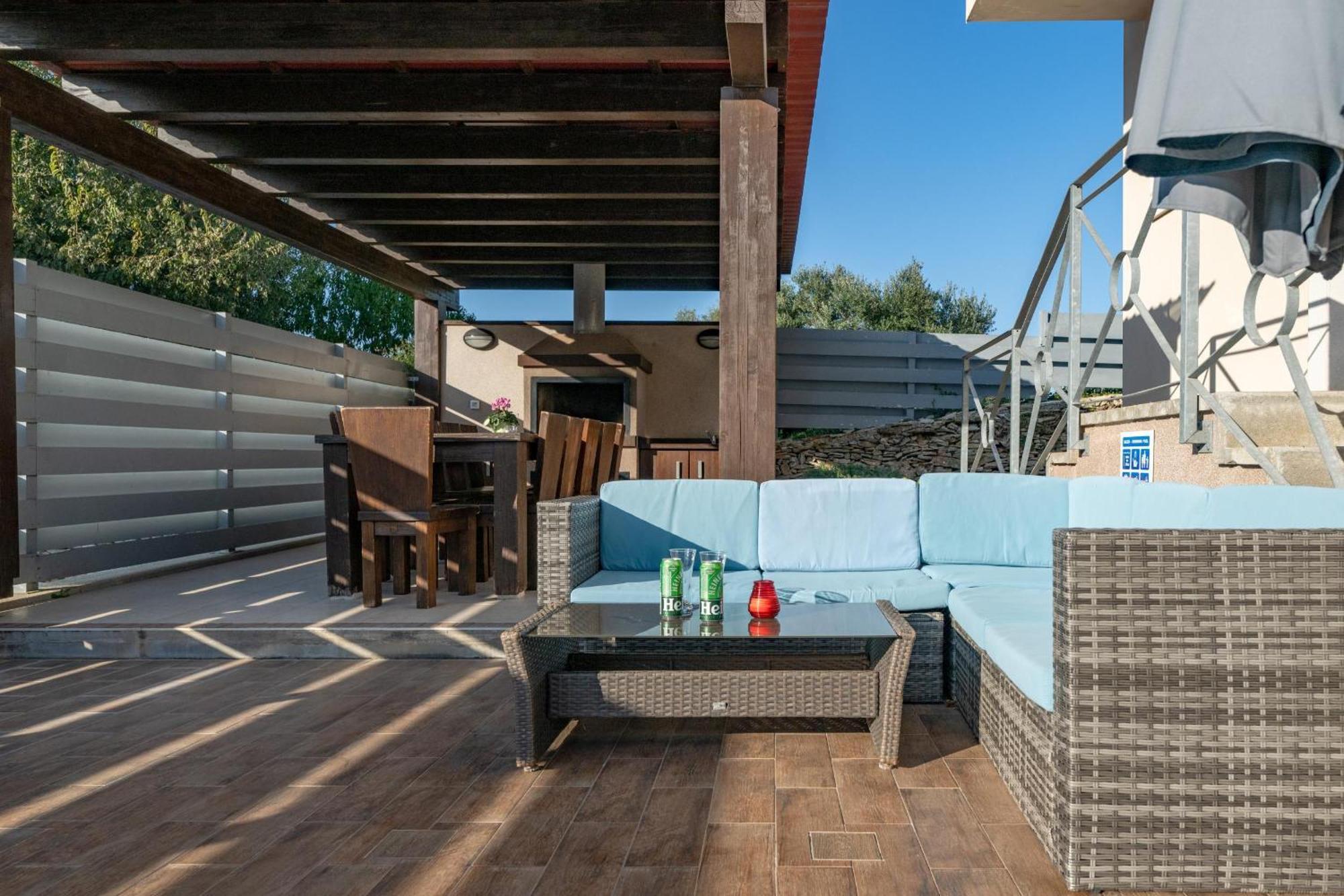 Villa Castagna Near The Sea With Private Pool And Sauna Premantura Exteriör bild