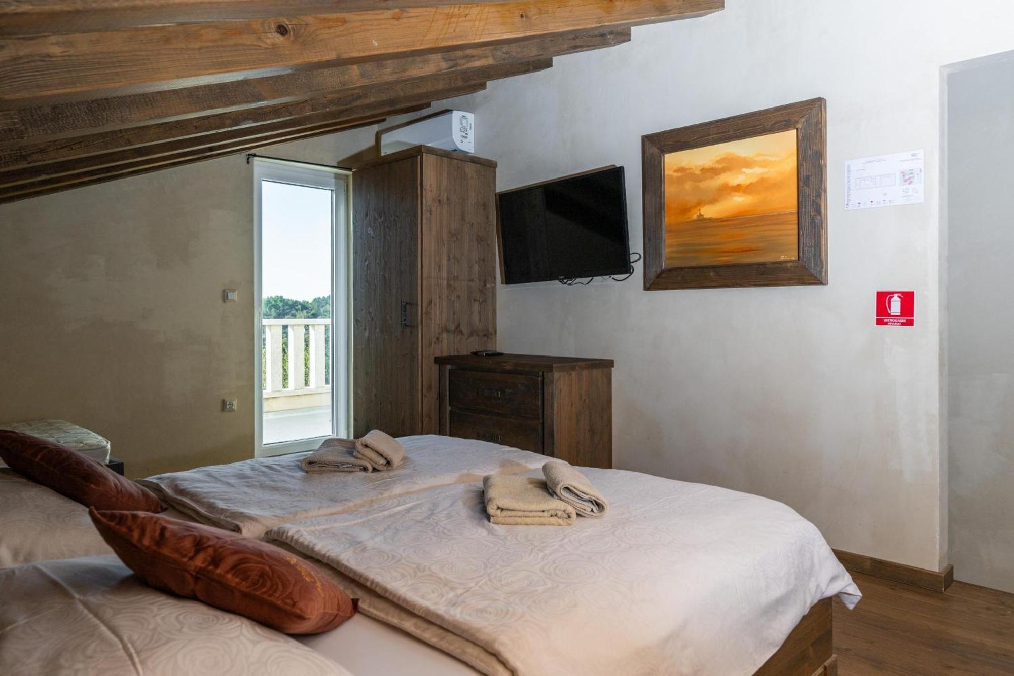 Villa Castagna Near The Sea With Private Pool And Sauna Premantura Exteriör bild