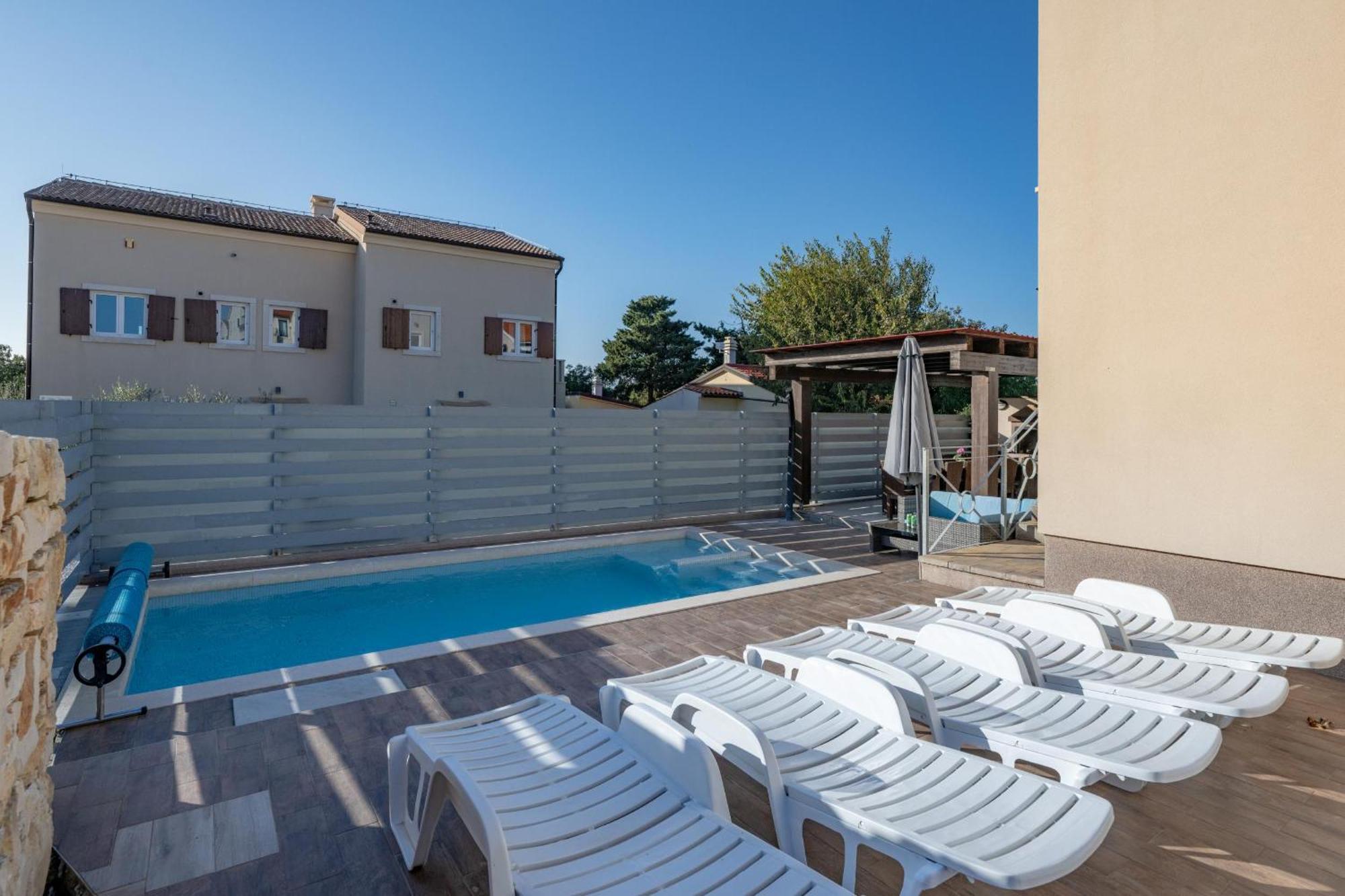 Villa Castagna Near The Sea With Private Pool And Sauna Premantura Exteriör bild