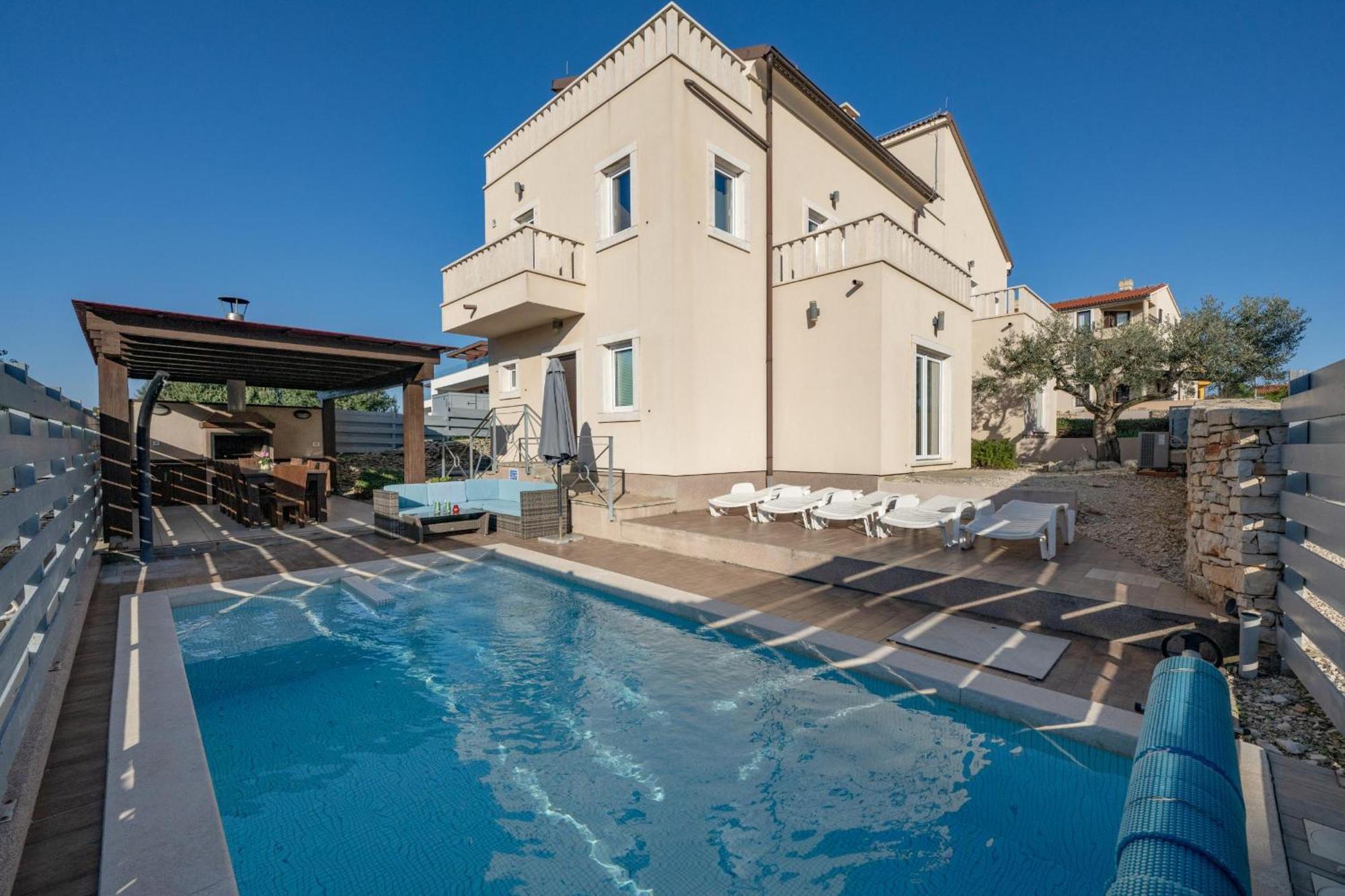 Villa Castagna Near The Sea With Private Pool And Sauna Premantura Exteriör bild