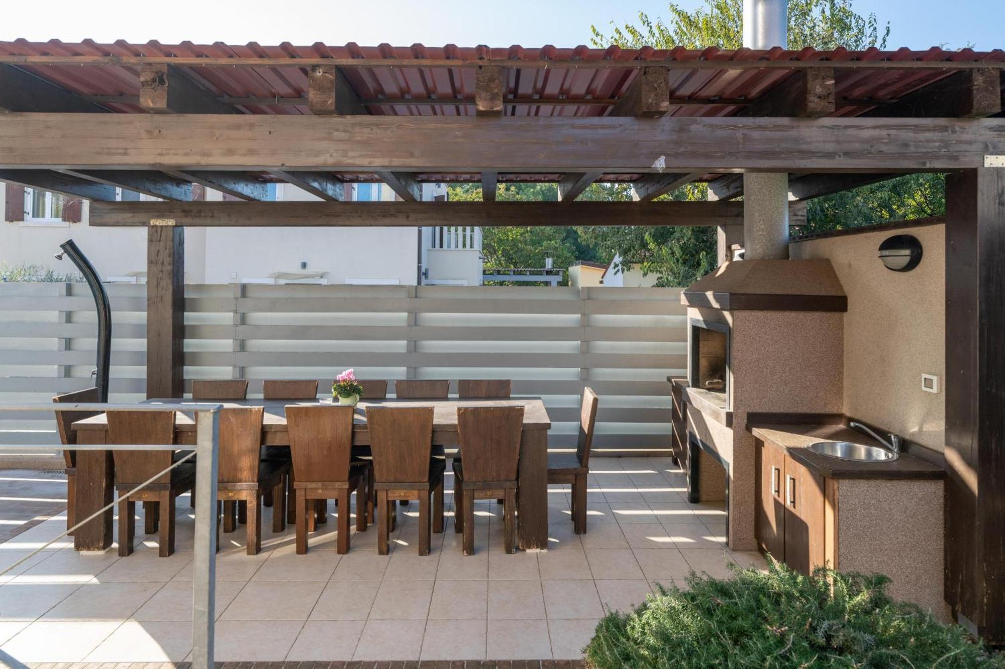 Villa Castagna Near The Sea With Private Pool And Sauna Premantura Exteriör bild
