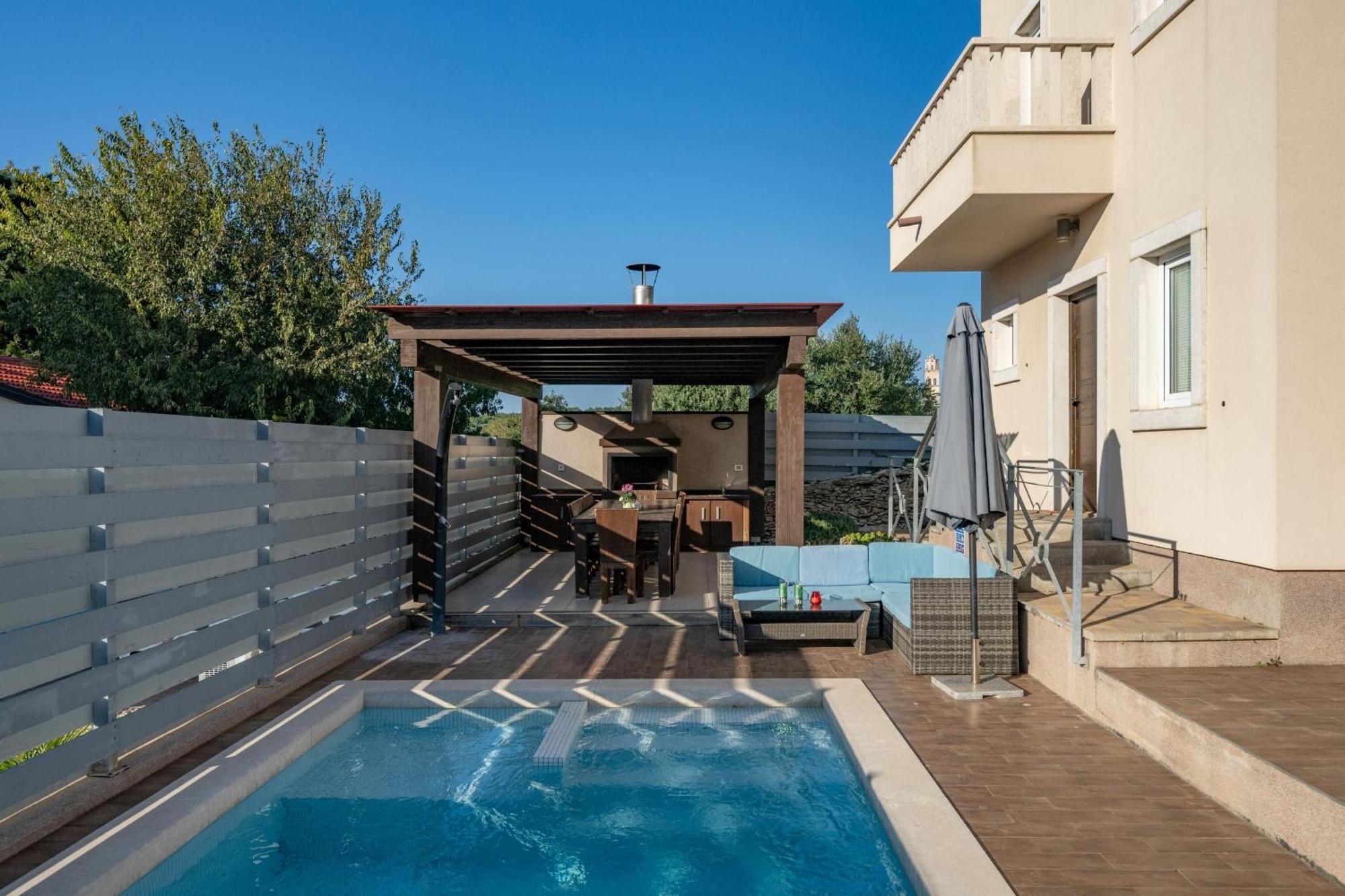 Villa Castagna Near The Sea With Private Pool And Sauna Premantura Exteriör bild