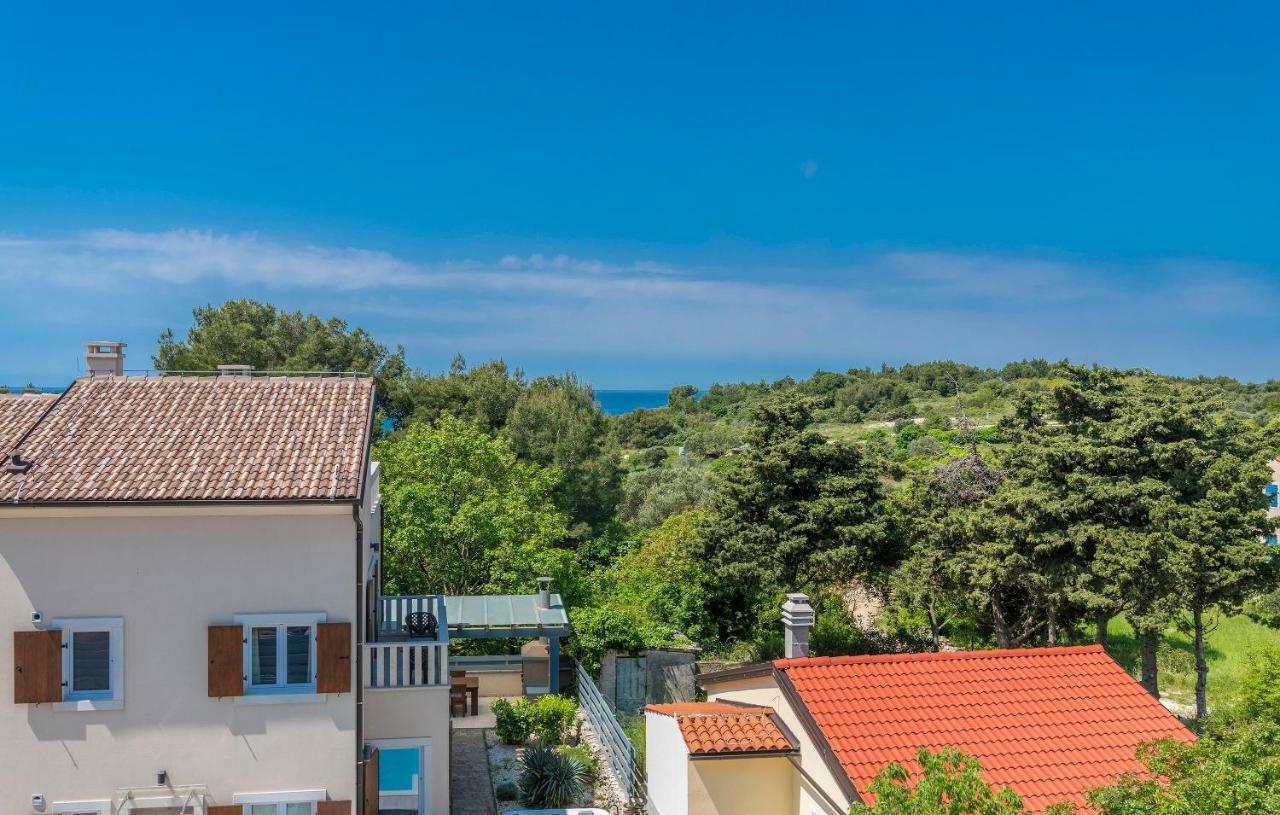 Villa Castagna Near The Sea With Private Pool And Sauna Premantura Exteriör bild