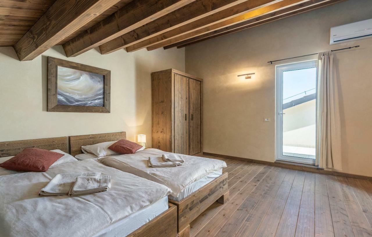 Villa Castagna Near The Sea With Private Pool And Sauna Premantura Exteriör bild