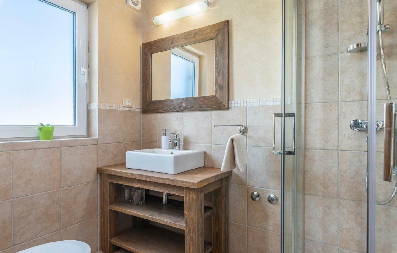 Villa Castagna Near The Sea With Private Pool And Sauna Premantura Exteriör bild